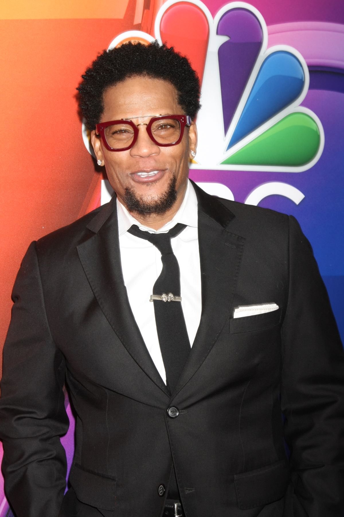 The Rise of DL Hughley From Comedian to King of Comedy URBT News